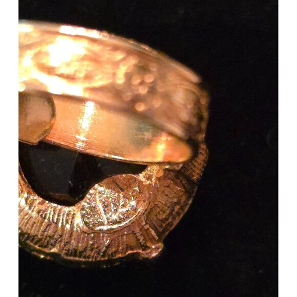 Large Amber-Like Faceted Oval Gold-Tone Adjustable Ring Signed by "Lisa" - Picture 10 of 10